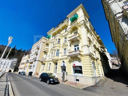 Prodej exkluzivního bytu 2+kk, 41m2, komora, kompletně zařízený, Masarykova ulice – Mariánské Lázně - Fotka 1