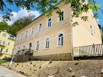 Pronájem prostorného bytu po rekonstrukci,  3+1, 1.patro,  Lesní ulice – Mariánské Lázně - Fotka 1