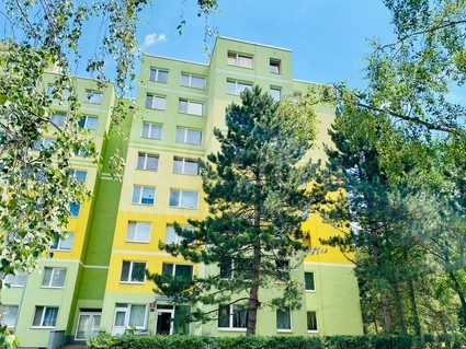 Prodej prostorného a světlého bytu 3+1, 73,4m2 + sklep, ul.Kusého - Bohnice, Praha 8 - Fotka 1