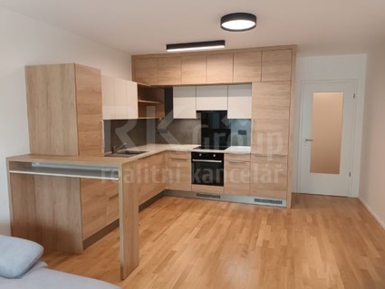 Pronájem luxusního bytu-novostavby 3kk se zahrádkou - Fotka 6