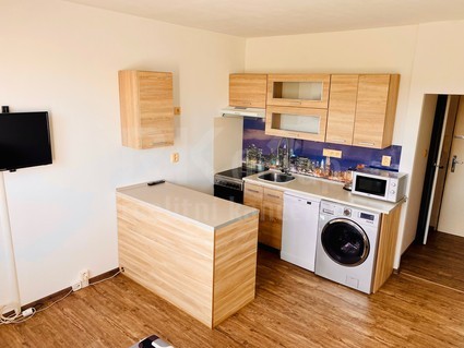 Prodej garsoniéry, 20m2, včetně veškerého vybavení, ul. Hroznatova – Mariánské Lázně  - Fotka 2