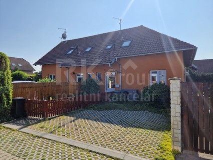 Prodej ŘRD 4+kk, 101 m2, s pozemkem 250 m2, Noutonice, okr. Praha-západ - Fotka 1