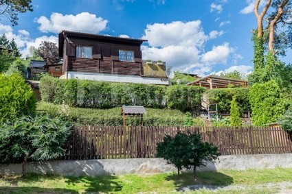 Prodej chaty s terasou na vlastním pozemku 287 m2 v Chatové oblasti Lišice, Dolní Lukavice.  - Fotka 1