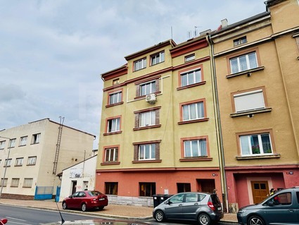 Prodej bytu, po kompletní rekonstrukci, 125 m2, 4+1, 2x sklep, 3. patro, ul. Žižkova - Cheb - Fotka 1