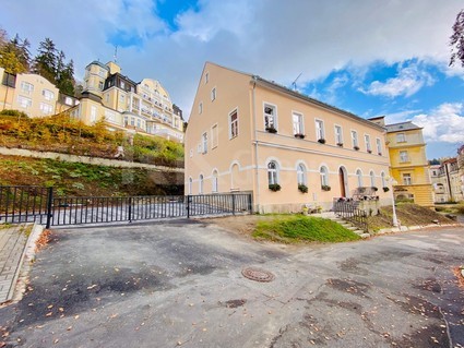 Pronájem prostorného bytu po rekonstrukci,  3+1,1.P, 90 m2, parkování, Lesní ulice – Mariánské Lázně - Fotka 2