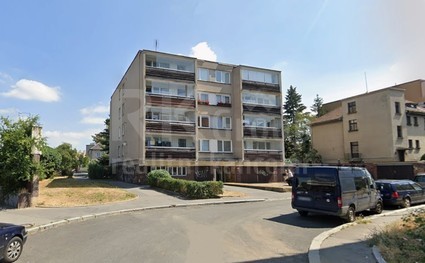 Prodej bytu 3+1 68m2, možnost přikoupit garáž 21m2. Přímo u metra Skalka. - Fotka 1