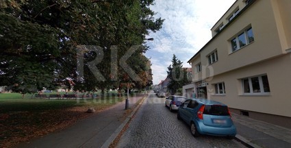 Praha 4, Spořilov, přenechání obchodu - prodejní prostor k pronájmu celkem cca 18m2. - Fotka 1