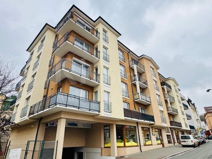 Prodej obchodního prostoru 186 m² s parkovacím stáním,  Mariánské Lázně - ul. Dvořákova - Fotka 1