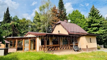 Pronájem rodinného domu 4+1 s terasou, zimní zahradou a pozemky 1 000 m² – Krásné, Tři Sekery - Fotka 1
