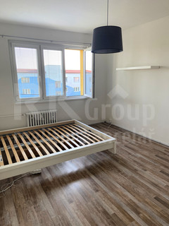 1+1, 36 m2 s lodžií na chodbě, Praha 10 - Záběhlice, ul.Sasanková