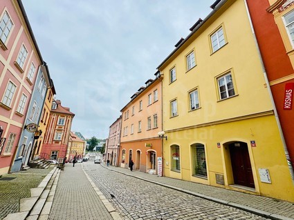 Pronájem bytu, 3+1, 100 m2, sklep, balkón 8m2, spíž, ul. Kamenná – Cheb - Fotka 1