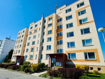 Prodej bytu 3+1, 77 m², lodžie, sklep, 1. patro, bezbariérový přístup – Soběslavova, Stříbro - Fotka 1