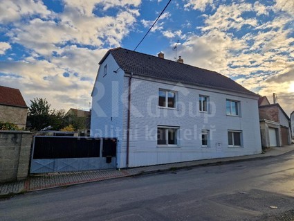 Pronájem RD 120 m2, 2 x byt 60 m2, na pozemku 487 m2, Přelíc, okr. Kladno - Fotka 1