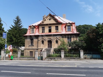 Prodej vily, zast. plocha 190 m2, na pozemku 1382 m2, Slaný, Smečenská ul.  - Fotka 2