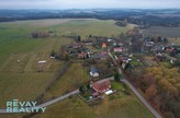 Exkluzivně, prodej pěkného stavebního pozemku 3384 m2 stodolou na okraji obce Olbramov