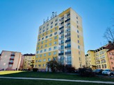 Prodej světlého bytu 2+1 s lodžií, sklep, 8.P, 63 m2, ul. Májová – Cheb