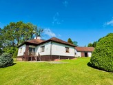 Prodej domu 4+1 s krásným výhledem, terasa, altán, garáž, stáj, sauna, obec Zahrádka - Teplá