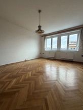 Pronájem bytu 3+1, 84 m2 s balkonem a neprůchozími pokoji, Praha 8 - Libeň, ul.Sokolovská