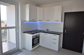 Pronájem ateliéru 1+kk, 31 m2, s balkonem 3 m2 a sklepem 4 m2 v novostavbě, P-10, ul. Horolezecká